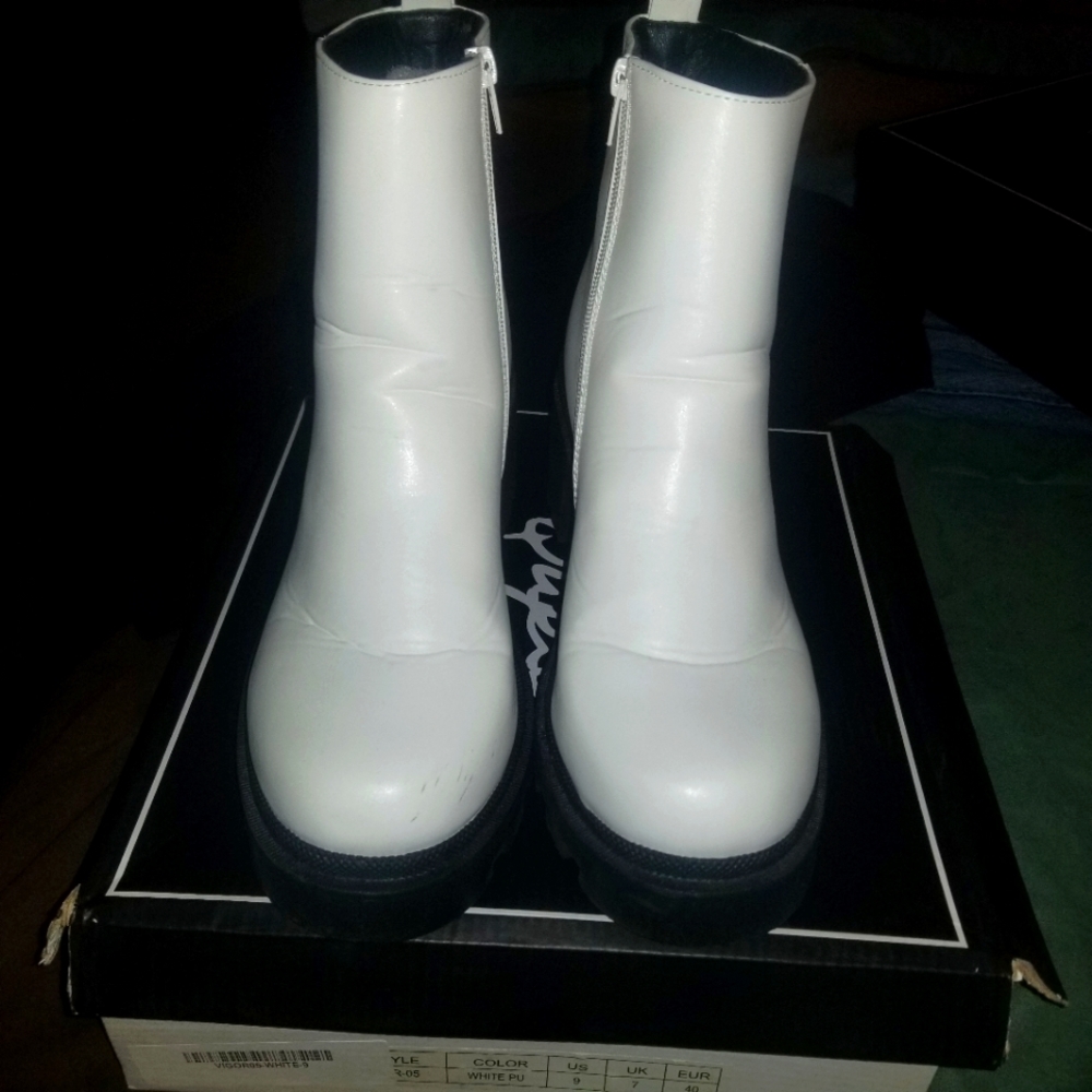 Qupid - Vigor Lug Sole Booties
